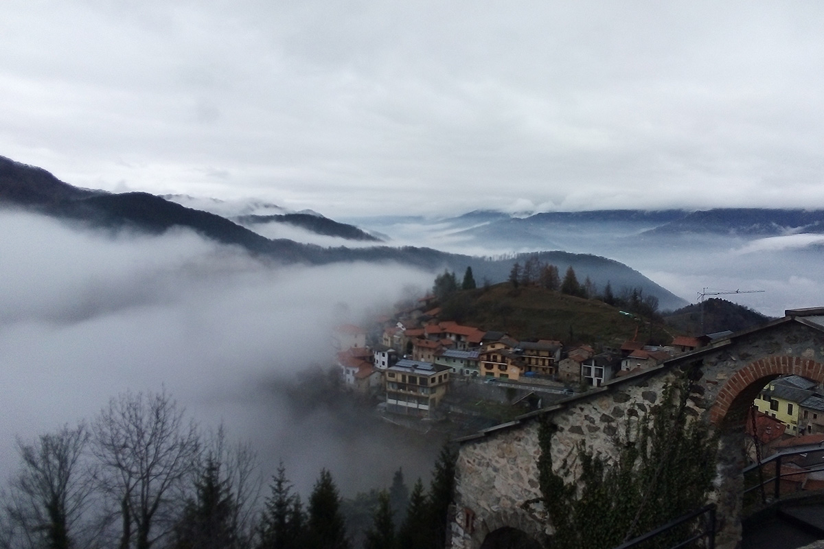 montemale-nebbia-panorama